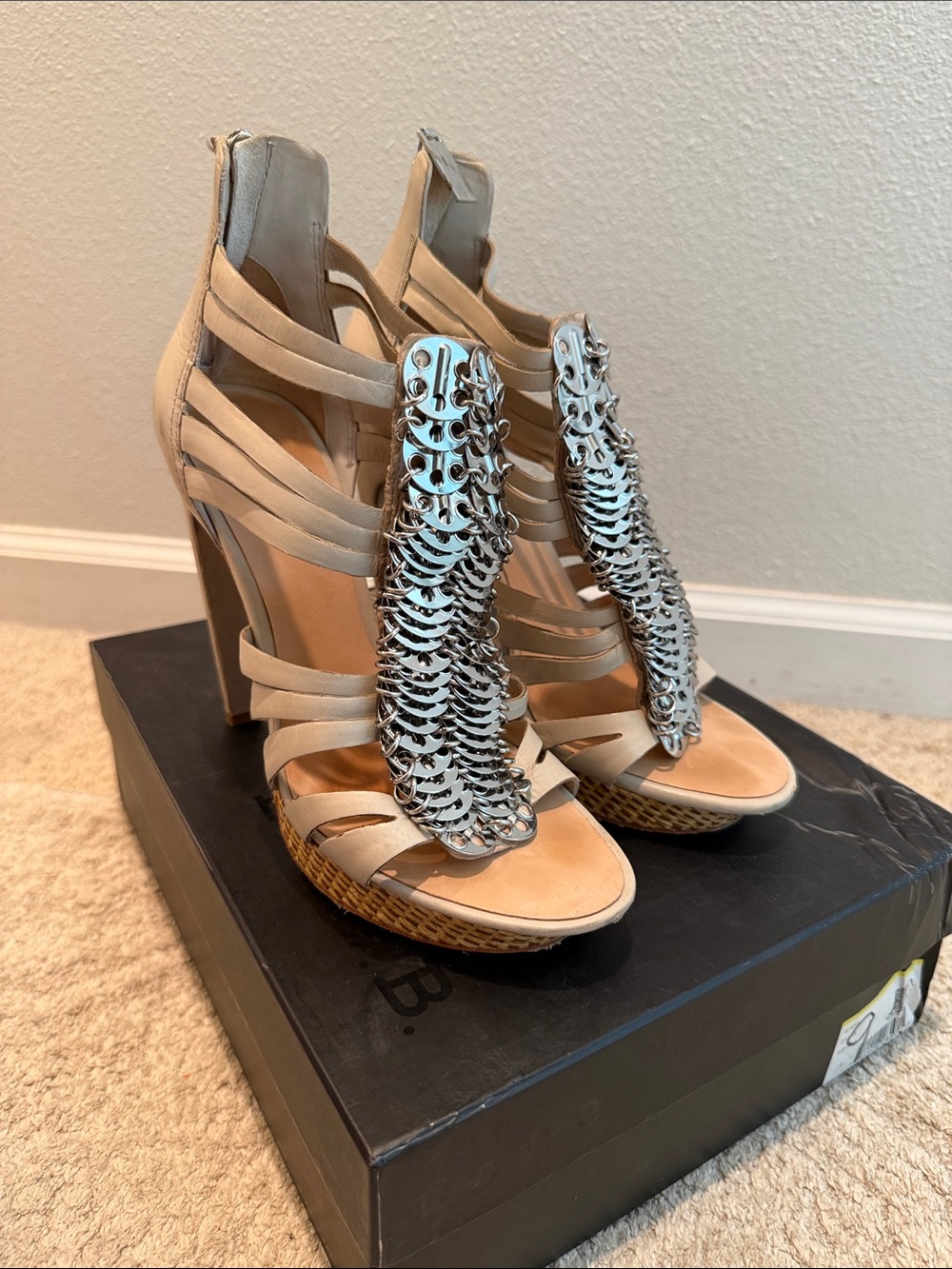 L.A.M.B Gwen Stefani Caged Gladiator
Heels Metal Detail Platform Size 9M